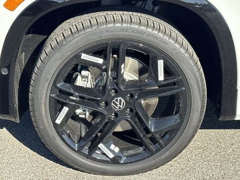 New 2026 Volkswagen Tiguan SE R-Line AWD/4WD image 22