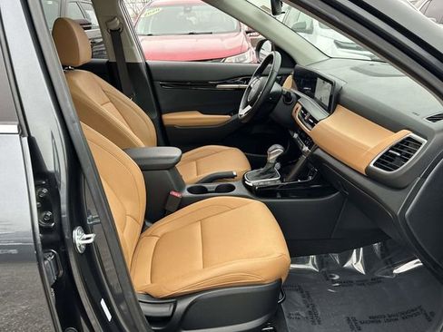 Used 2024 Kia Seltos EX image 20