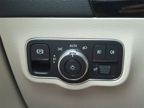 Certified 2022 Mercedes-Benz GLA 250 4MATIC image 28