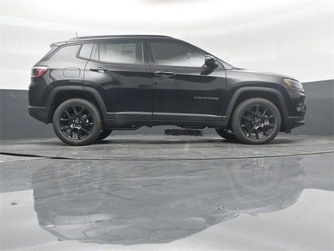 New 2026 Jeep Compass Latitude w/ Mopar Graphics Package image 37