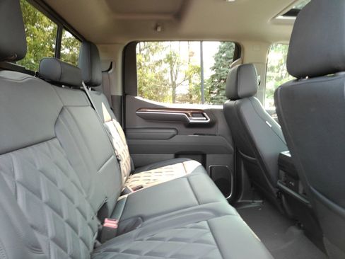 Used 2025 Chevrolet Silverado 1500 RST AWD/4WD image 18