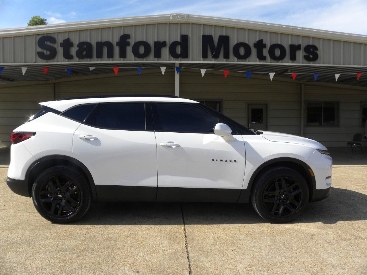 Used 2024 Chevrolet Blazer LT w/ Convenience Package FWD image 2