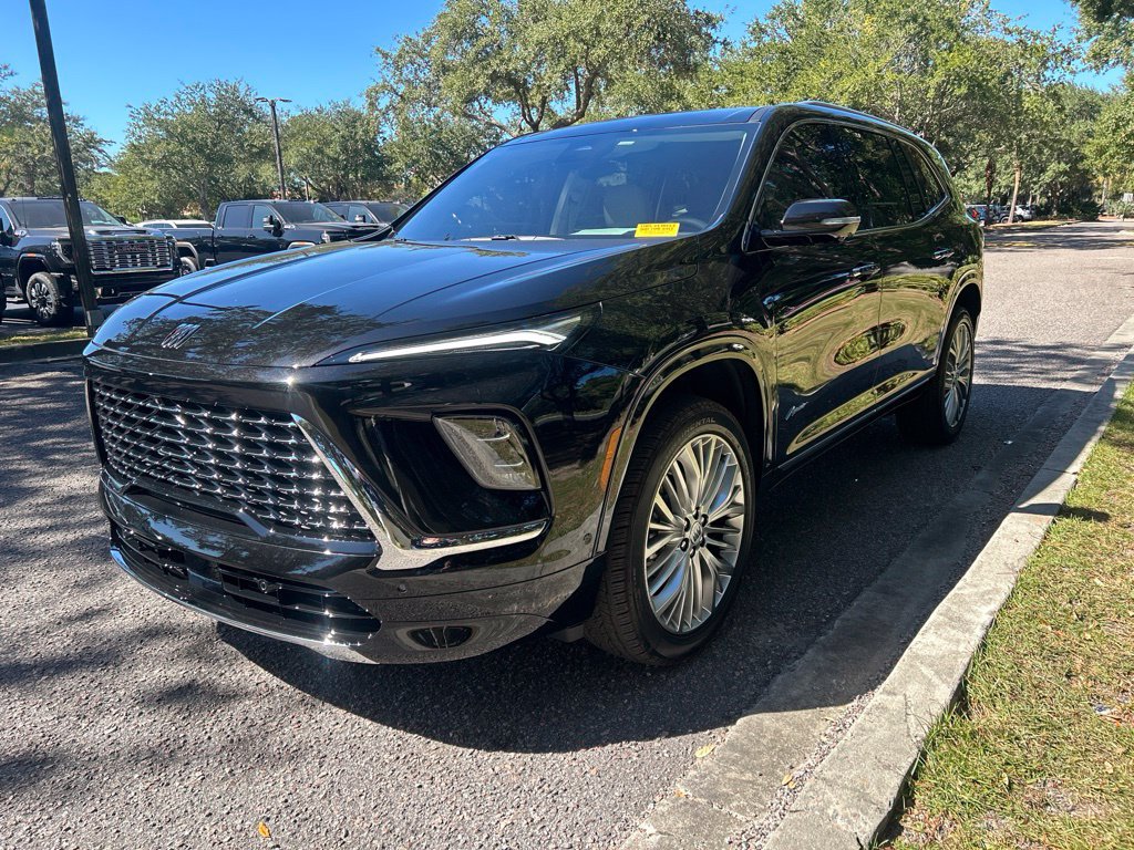 Used 2027 Buick Enclave Avenir w/ LPO, Illumination Package FWD image 2