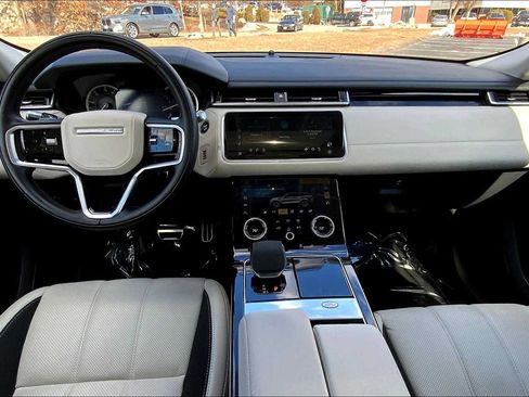 Certified 2022 Land Rover Range Rover Velar R-Dynamic S AWD/4WD image 15
