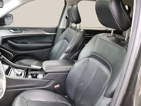 Used 2022 Jeep Grand Cherokee L Limited w/ Luxury Tech Group II RWD image 12