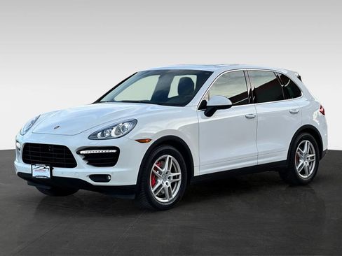 Used 2013 Porsche Cayenne Turbo image 3
