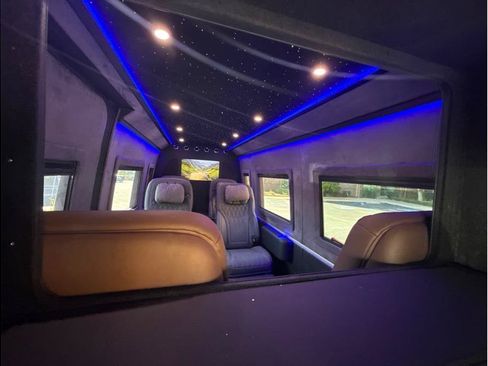 Used 2024 Mercedes-Benz Sprinter 2500 w/ Acoustic Package image 28