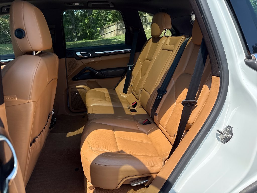 Used 2013 Porsche Cayenne Diesel AWD/4WD image 24