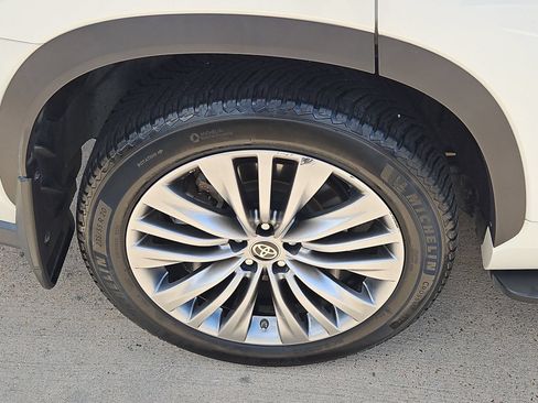 Used 2021 Toyota Highlander Platinum FWD image 10