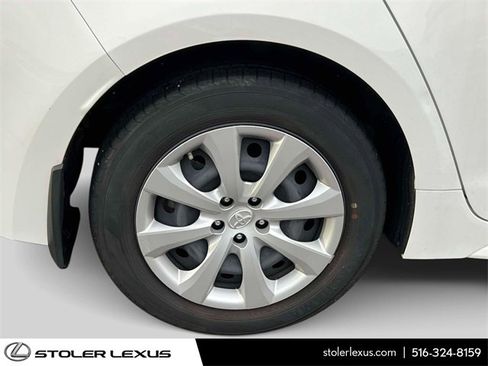 Used 2021 Toyota Corolla LE image 8