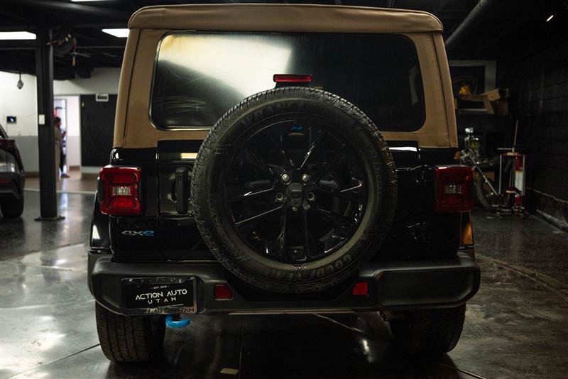 Used 2022 Jeep Wrangler Unlimited Sahara AWD/4WD image 6