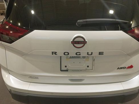 Used 2026 Nissan Rogue SV AWD/4WD image 14