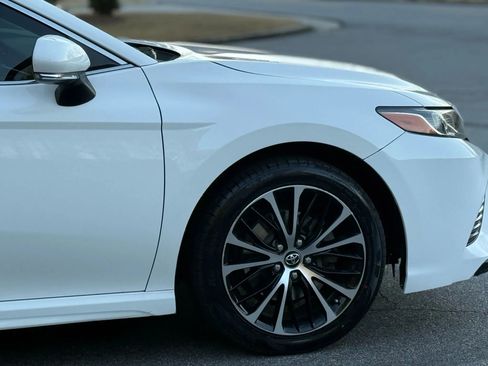 Used 2018 Toyota Camry SE image 9