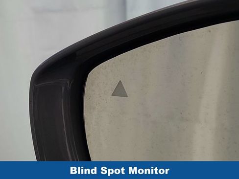 Used 2022 Chrysler Pacifica Touring-L FWD image 11