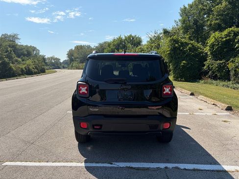 Used 2017 Jeep Renegade Trailhawk AWD/4WD image 4