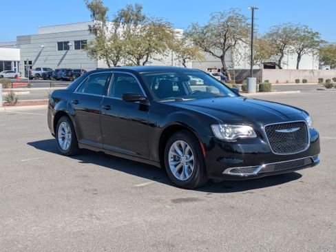 Used 2021 Chrysler 300 Touring image 7