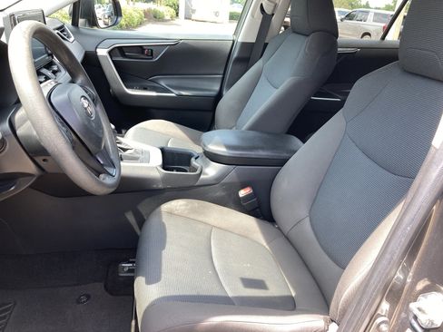 Used 2022 Toyota RAV4 LE FWD image 11