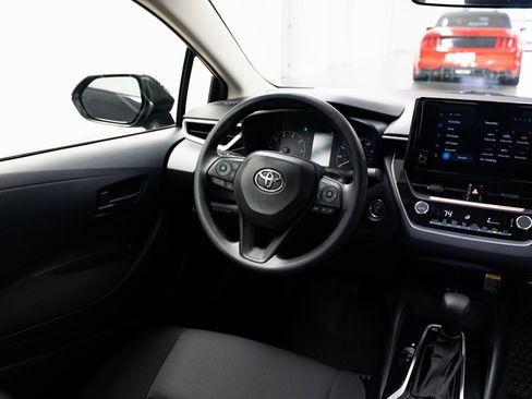 Used 2025 Toyota Corolla LE image 9