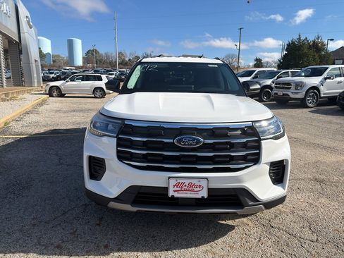 New 2026 Ford Explorer Active RWD image 2