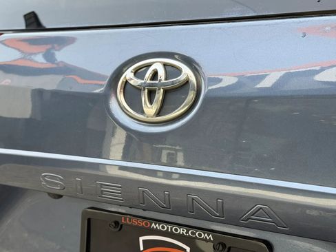 Used 2015 Toyota Sienna XLE w/ XLE Navigation Package image 44