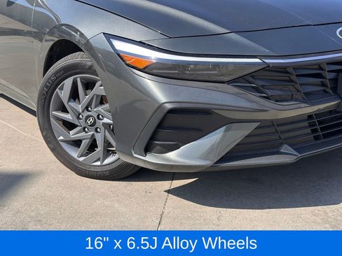Used 2025 Hyundai Elantra Blue image 7