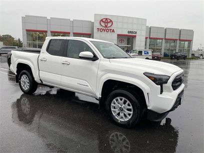 New 2025 Toyota Tacoma SR5