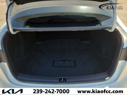 Used 2023 Toyota Corolla SE w/ SE Premium Package FWD image 11