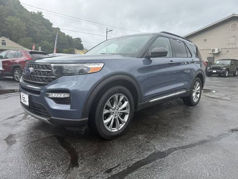 Used 2021 Ford Explorer XLT w/ Equipment Group 202A AWD/4WD image 8