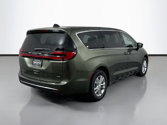 New 2027 Chrysler Pacifica Select AWD/4WD image 8