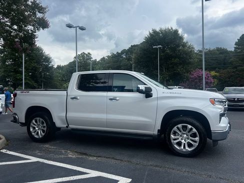 Used 2022 Chevrolet Silverado 1500 LTZ AWD/4WD image 3