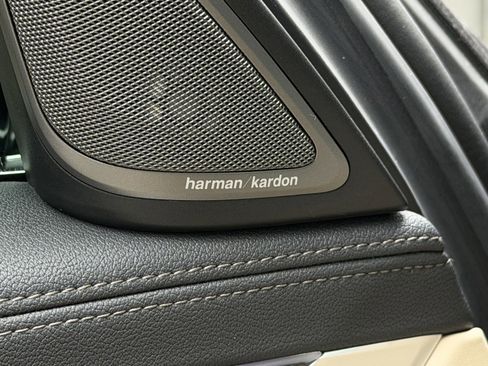 Used 2019 BMW 750i image 9