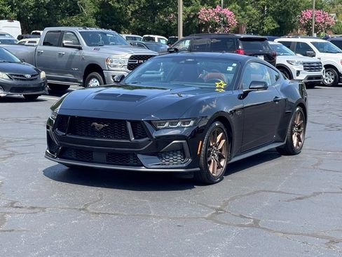 Used 2025 Ford Mustang GT Premium RWD image 2