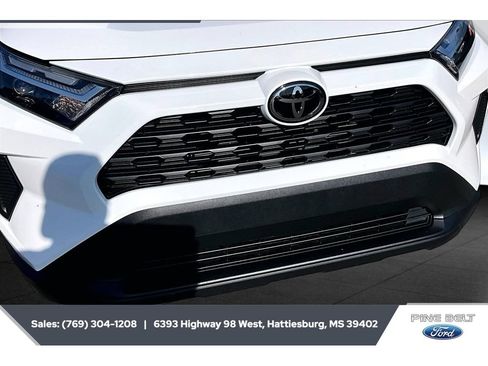 Used 2024 Toyota RAV4 XLE FWD image 5