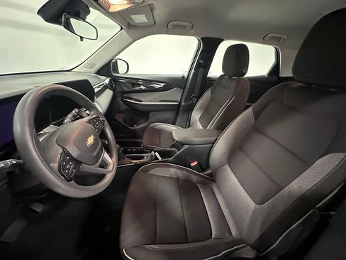 Used 2024 Chevrolet TrailBlazer LS FWD image 3