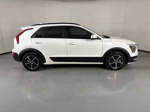 Used 2024 Kia Niro EX FWD image 9