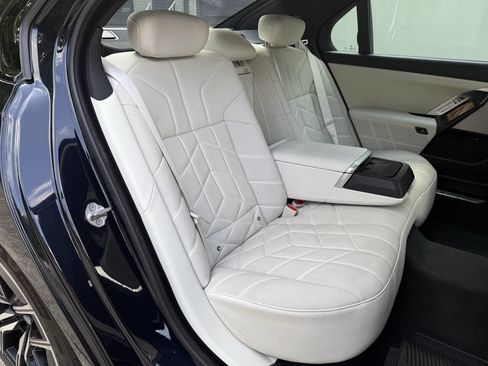 Used 2023 BMW 760i xDrive AWD/4WD image 19