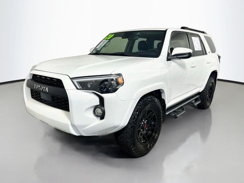 Used 2020 Toyota 4Runner SR5 Premium w/ Moonroof Package RWD image 10