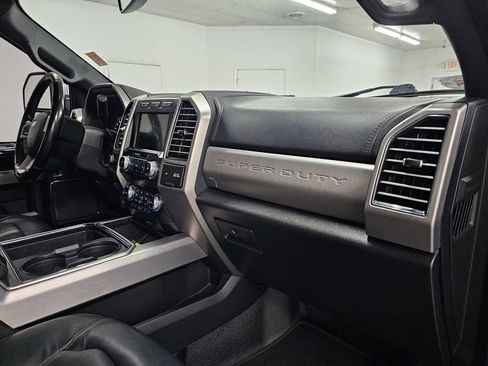 Used 2020 Ford F250 Platinum w/ FX4 Off-Road Package AWD/4WD image 13