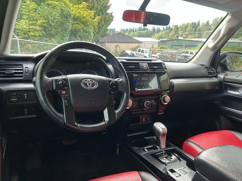 Used 2018 Toyota 4Runner TRD Off-Road AWD/4WD image 14