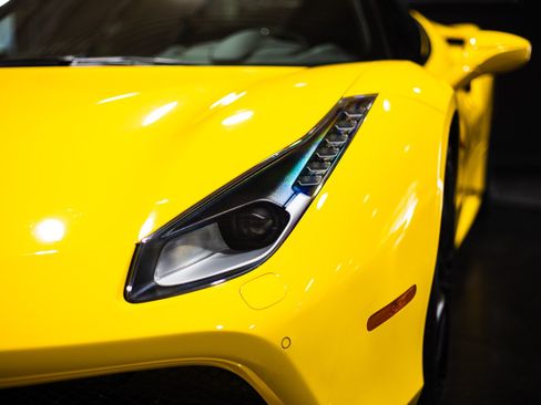 Used 2018 Ferrari 488 GTB RWD image 20