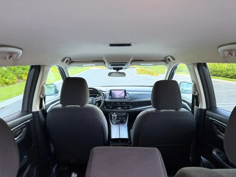 Used 2025 Nissan Rogue SV FWD image 37