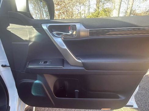Used 2023 Lexus GX 460 Premium image 24