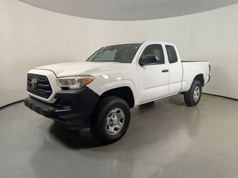 Used 2019 Toyota Tacoma SR image 3