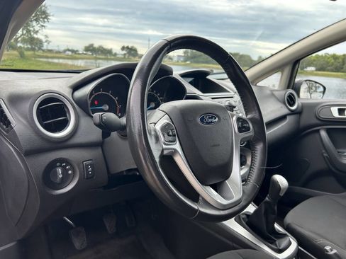 Used 2014 Ford Fiesta SE image 25