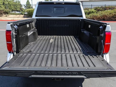 Certified 2024 Toyota Tacoma SR5 AWD/4WD image 9