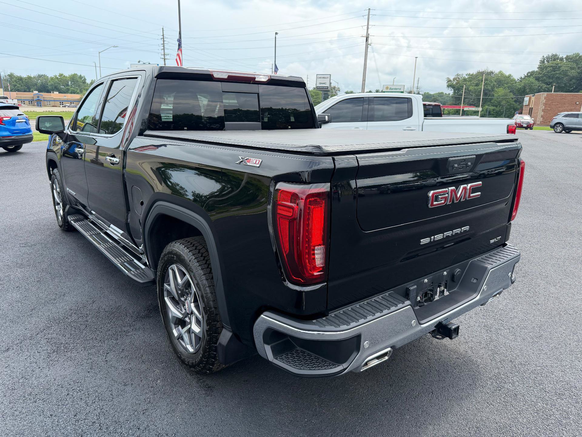 Used 2022 GMC Sierra 1500 SLT w/ SLT Premium Plus Package AWD/4WD image 3