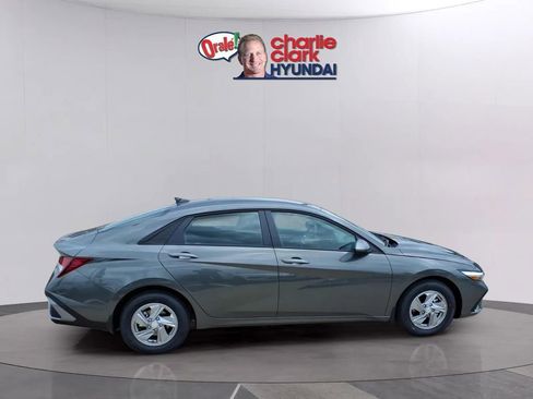New 2026 Hyundai Elantra SE FWD image 6