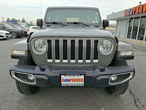 Used 2018 Jeep Wrangler Unlimited Sahara image 2
