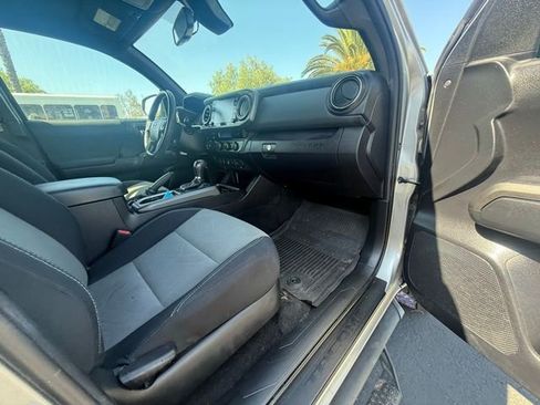 Used 2021 Toyota Tacoma TRD Sport image 12