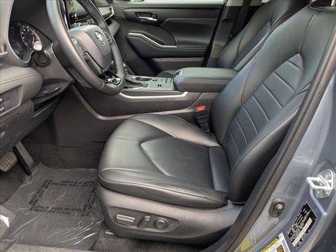 Used 2021 Toyota Highlander XLE image 15